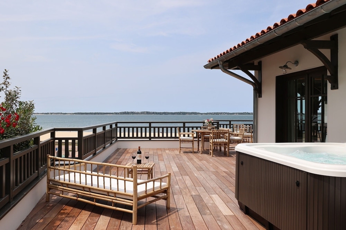 Imagen de la piscina del R&eacute;sidence Les Suites Pereire. Foto 16