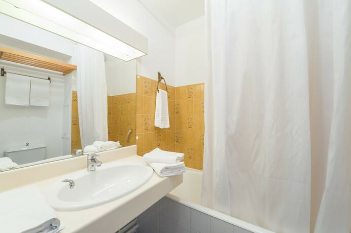 Imagen general del R&eacute;sidence Pierre and Vacances Hyeres Le Port. Foto 7