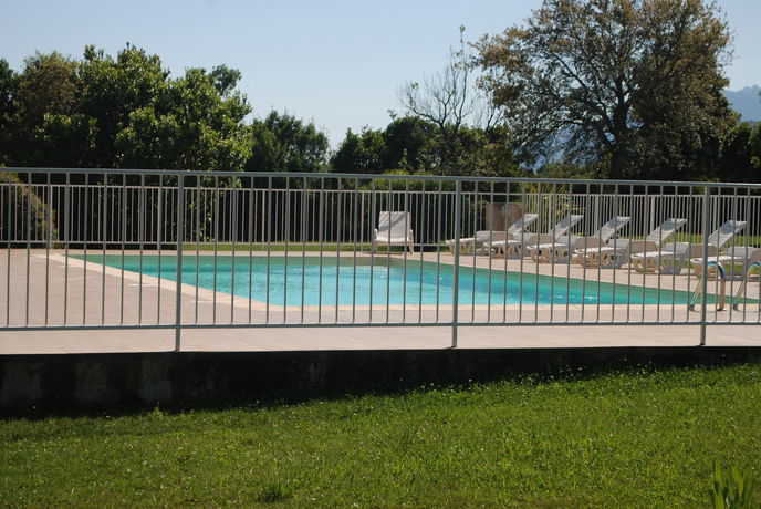 Imagen de la piscina del R&eacute;sidence Riviera, Lecci. Foto 12
