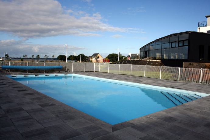 Imagen de la piscina del R&eacute;sidence Thalasso Concarneau. Foto 18