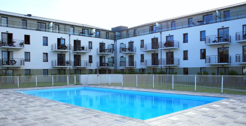 Imagen de la piscina del R&eacute;sidence Thalasso Concarneau. Foto 19