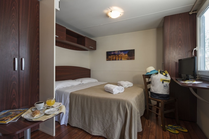 Imagen de la habitación del Real Village Roma. Foto 17