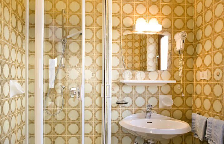Imagen de la habitación del Rebenheim Fr&uuml;hst&uuml;ckspension - FEWO. Foto 15