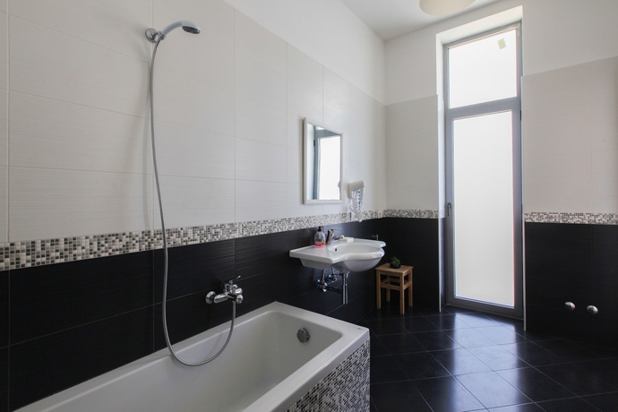 Imagen de la habitación del Red Line Rooms Division. Foto 14