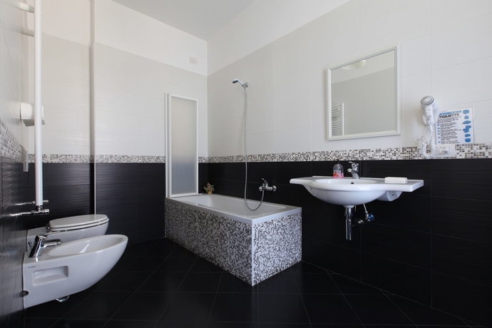 Imagen de la habitación del Red Line Rooms Division. Foto 15