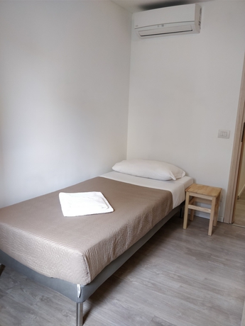 Imagen de la habitación del Red Line Rooms Division. Foto 17