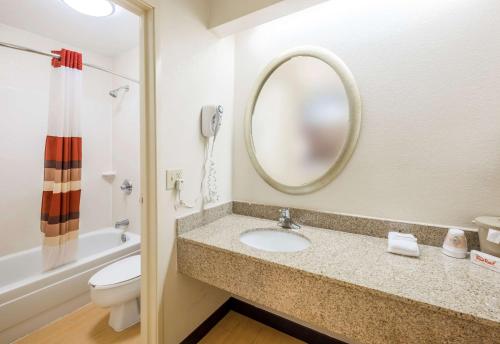 Imagen de la habitación del Red Roof Inn Jacksonville - Orange Park. Foto 8