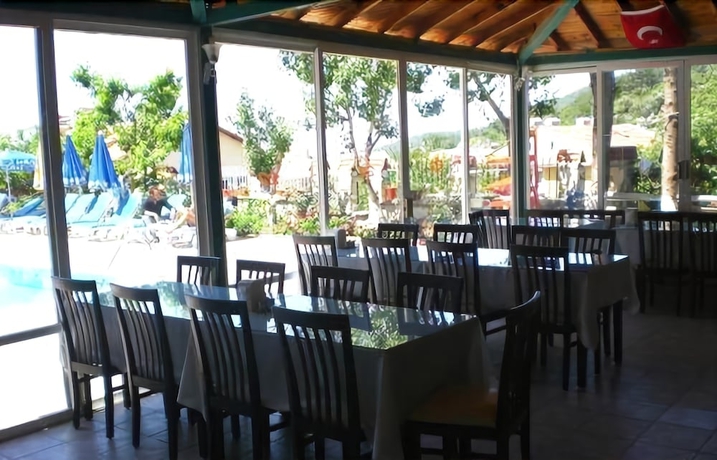 Imagen del bar/restaurante del Red Rose Hotel. Foto 3