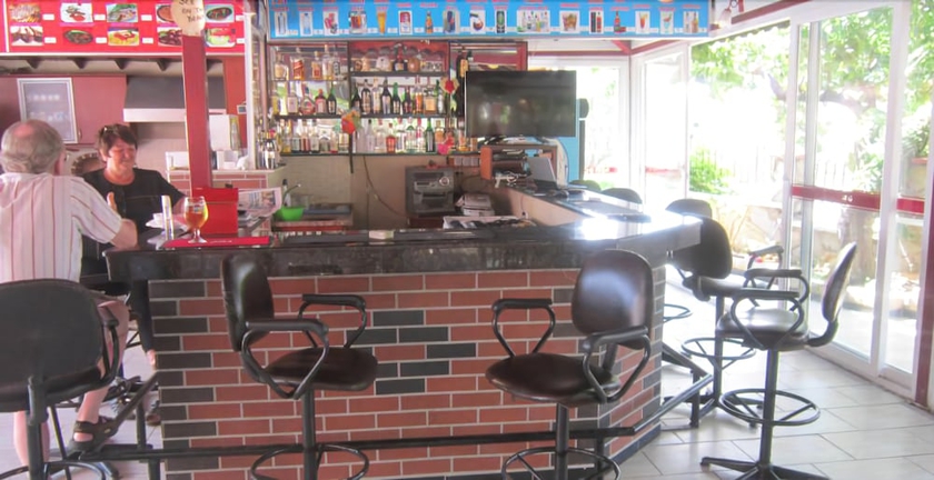 Imagen del bar/restaurante del Red Rose Hotel. Foto 4