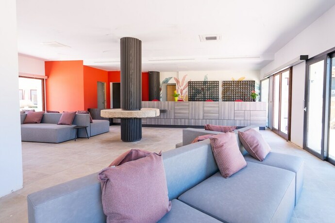 Imagen de los interiores del Red Sun Village. Foto 38