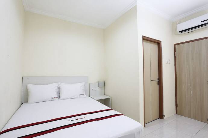 Imagen de la habitación del RedDoorz @ Jakal Bawah 2. Foto 19