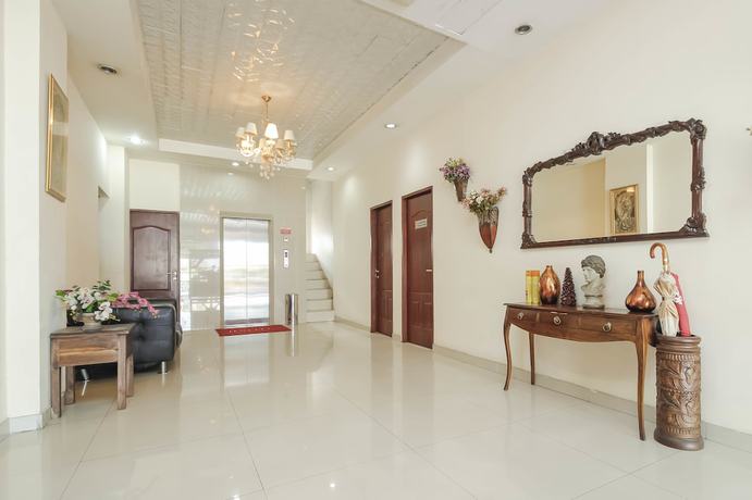 Imagen de los interiores del RedDoorz Plus @ Cikarang. Foto 18