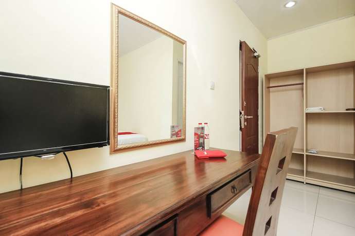 Imagen de la habitación del RedDoorz Plus @ Cikarang. Foto 13