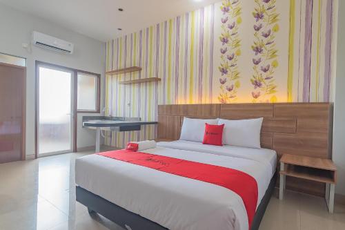 Imagen de la habitación del RedDoorz Plus near Taman Budaya Samarinda. Foto 10