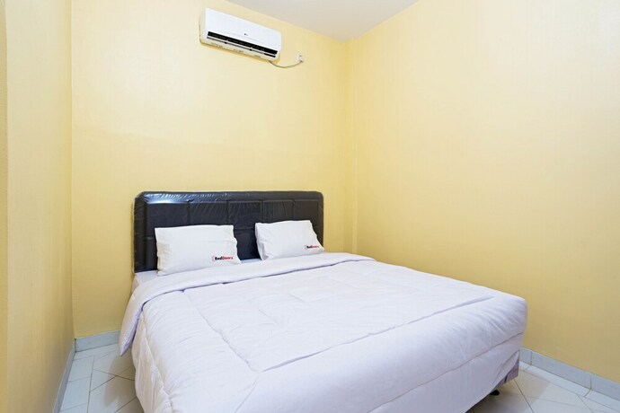 Imagen de la habitación del Reddoorz Plus Near Halim Perdanakusuma 2. Foto 9