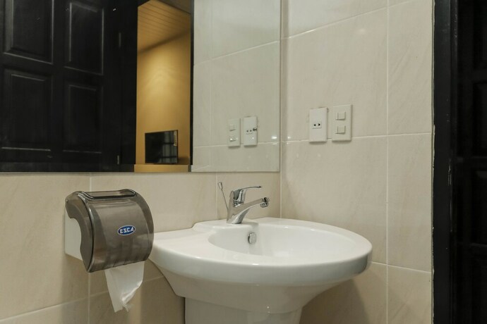 Imagen de la habitación del Reddoorz Plus Near Halim Perdanakusuma 2. Foto 11
