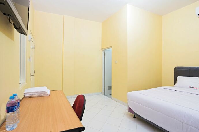 Imagen de la habitación del Reddoorz Plus Near Halim Perdanakusuma 2. Foto 19