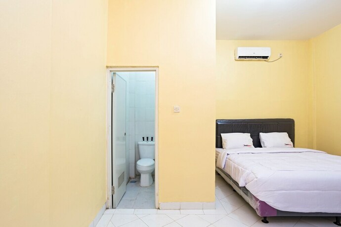 Imagen de la habitación del Reddoorz Plus Near Halim Perdanakusuma 2. Foto 28