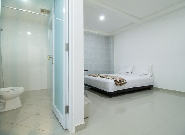 Imagen de la habitación del Reddoorz @ Pulomas. Foto 2