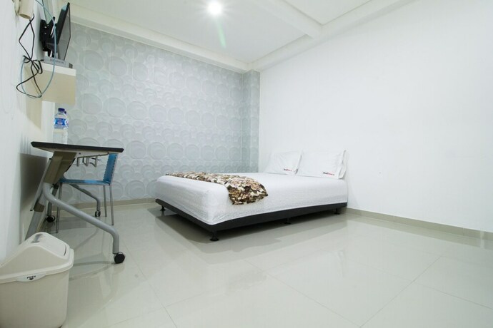 Imagen de la habitación del Reddoorz @ Pulomas. Foto 5