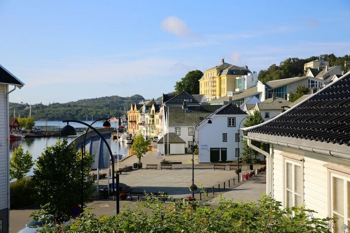 Imagen de los exteriores del Rederiet Hotell. Foto 34