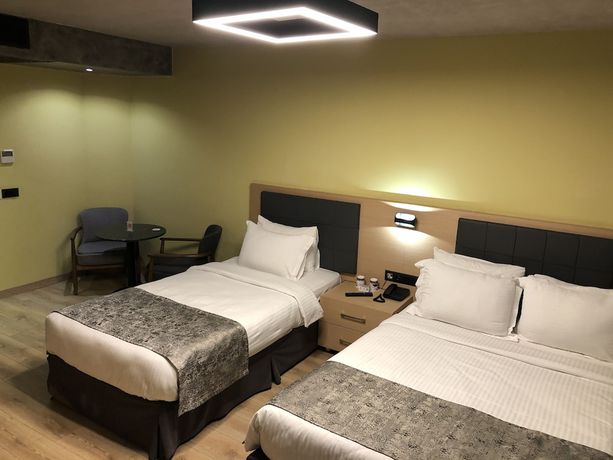 Imagen de la habitación del Redstone Hotel. Foto 2