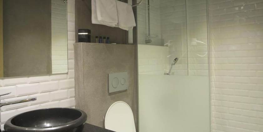 Imagen de la habitación del Redstone Hotel. Foto 7