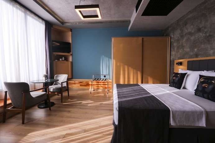 Imagen de la habitación del Redstone Hotel. Foto 19
