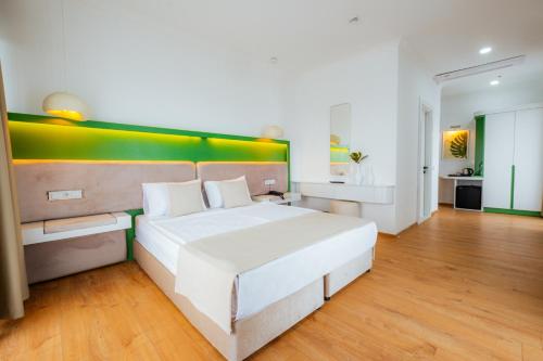 Imagen de la habitación del Regenesis Hotel & Spa. Foto 17