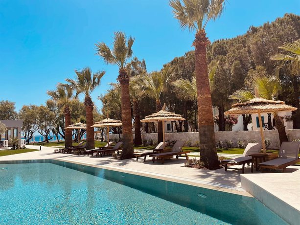 Imagen de la piscina del Regia Mare Beach Hotel Bodrum. Foto 20