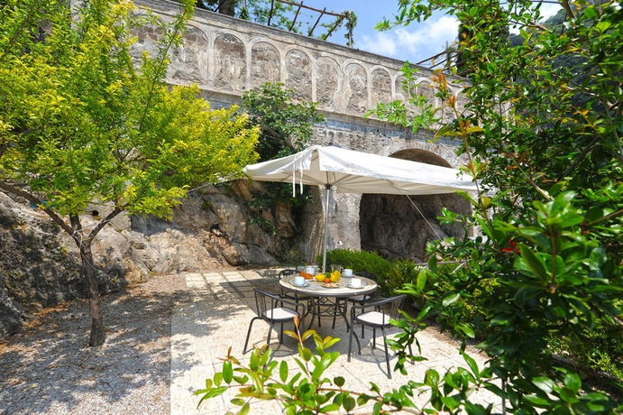 Imagen de los exteriores del Relais San Basilio Convento. Foto 15