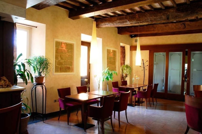 Imagen del bar/restaurante del Relais Villa Fornari. Foto 2