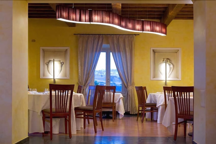 Imagen del bar/restaurante del Relais Villa Fornari. Foto 6