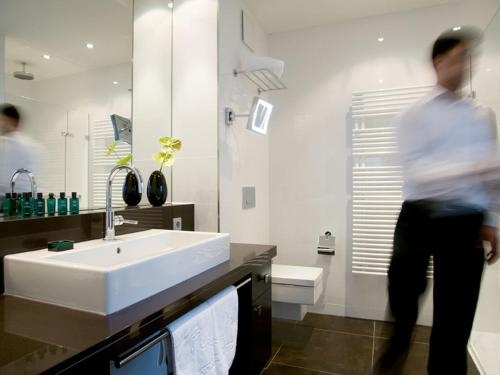 Imagen de la habitación del Relais & Ch&acirc;teaux Hotel Burg Schwarzenstein. Foto 9