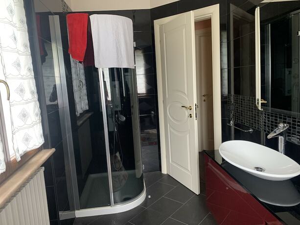 Imagen general del Remarkable 5-bedrooms Villa in Cerrione With Land. Foto 3