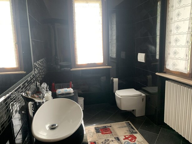 Imagen general del Remarkable 5-bedrooms Villa in Cerrione With Land. Foto 17