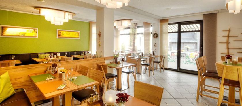 Imagen del bar/restaurante del Rennsteighotel Gr&uuml;ner Baum. Foto 2