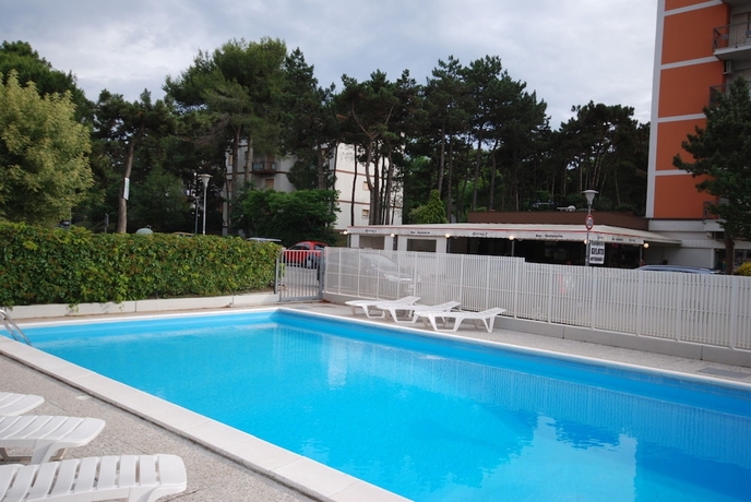Imagen de la piscina del Residence Alisei. Foto 14
