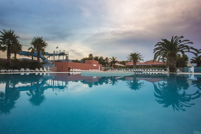 Imagen de la piscina del Residence Antinea. Foto 15