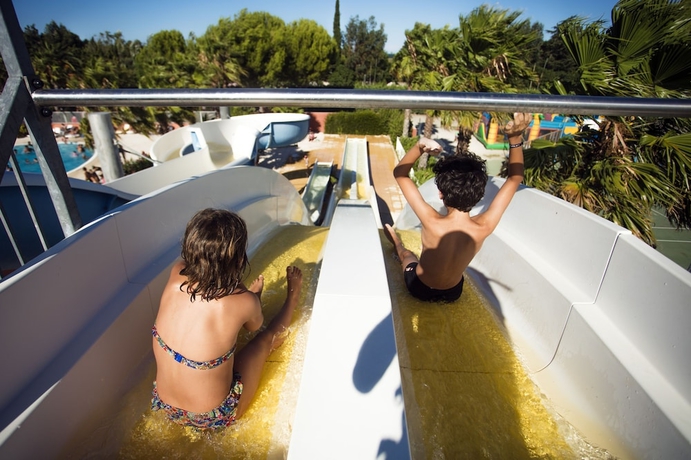 Imagen de la piscina del Residence Antinea. Foto 18