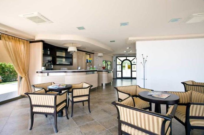 Imagen de los exteriores del Residence Besàss. Foto 10