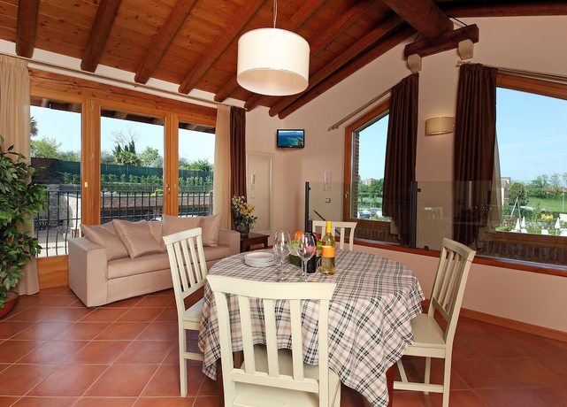 Imagen de la habitación del Residence Borgo Mondragon. Foto 10