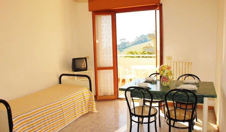 Imagen de la habitación del Residence Club Azzurro. Foto 13