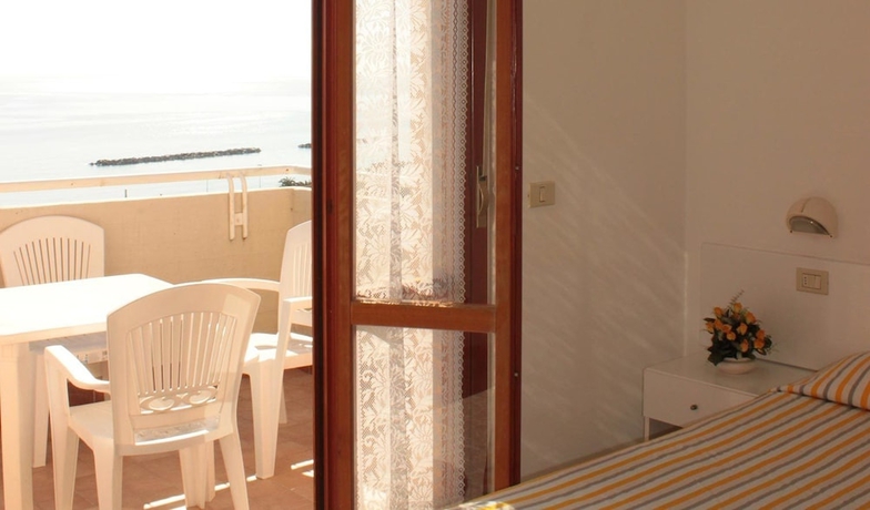 Imagen de la habitación del Residence Club Azzurro. Foto 15
