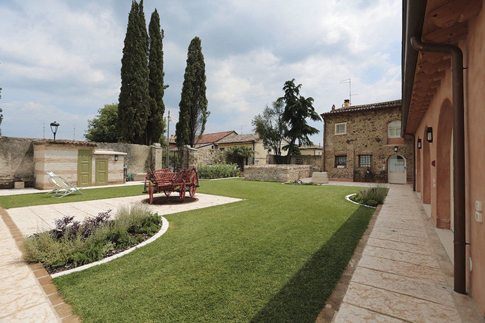 Imagen de los exteriores del Residence Corte San Carlo. Foto 8