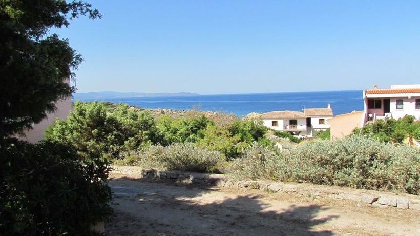 Imagen de los exteriores del Residence Frontemare Baia Santa Reparata. Foto 13