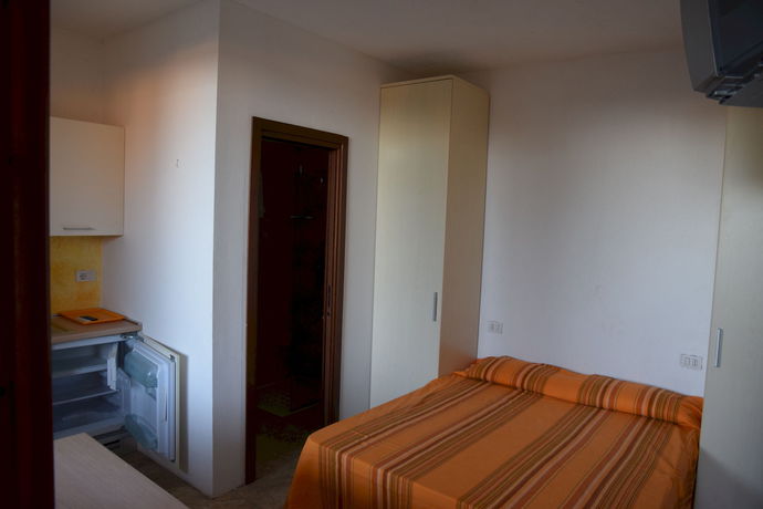 Imagen de los exteriores del Residence Frontemare Baia Santa Reparata. Foto 14