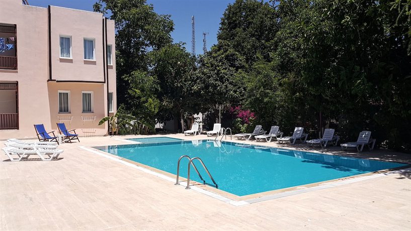 Imagen de la piscina del Residence Garden Hotel. Foto 15
