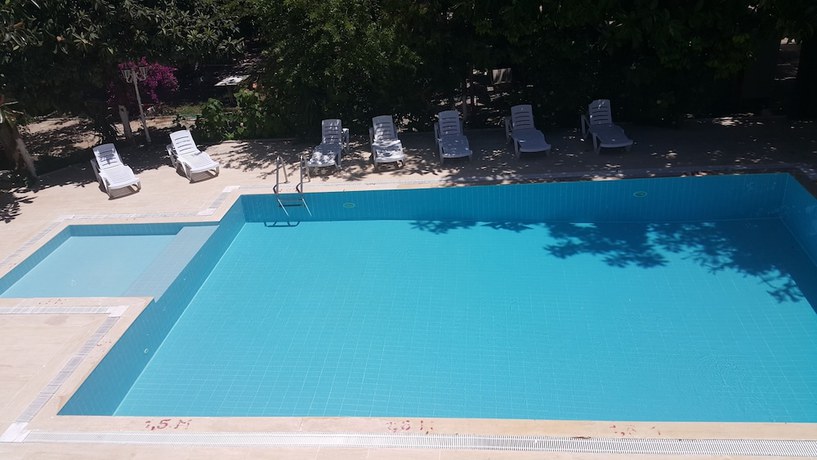 Imagen de la piscina del Residence Garden Hotel. Foto 16