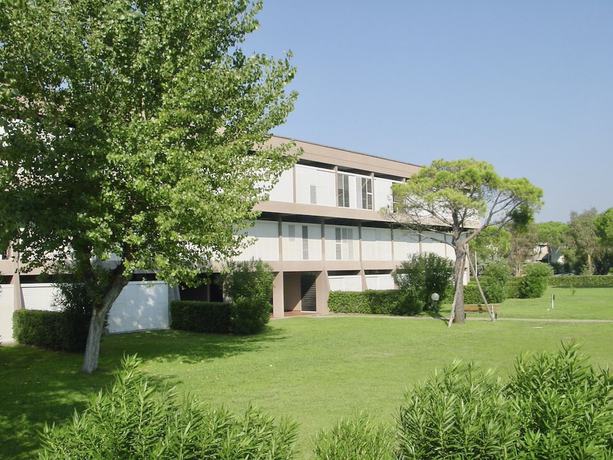 Imagen de los exteriores del Residence Habitat A Marina Di Bibbona. Foto 12